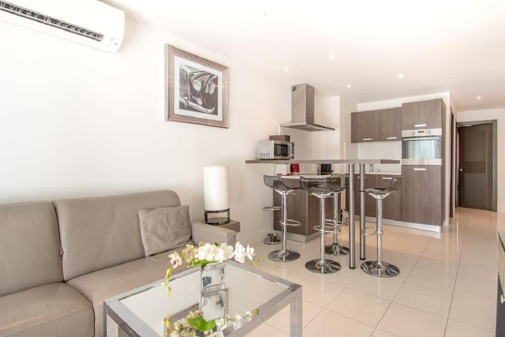 Croisette: 2bdr Apartment Cannes